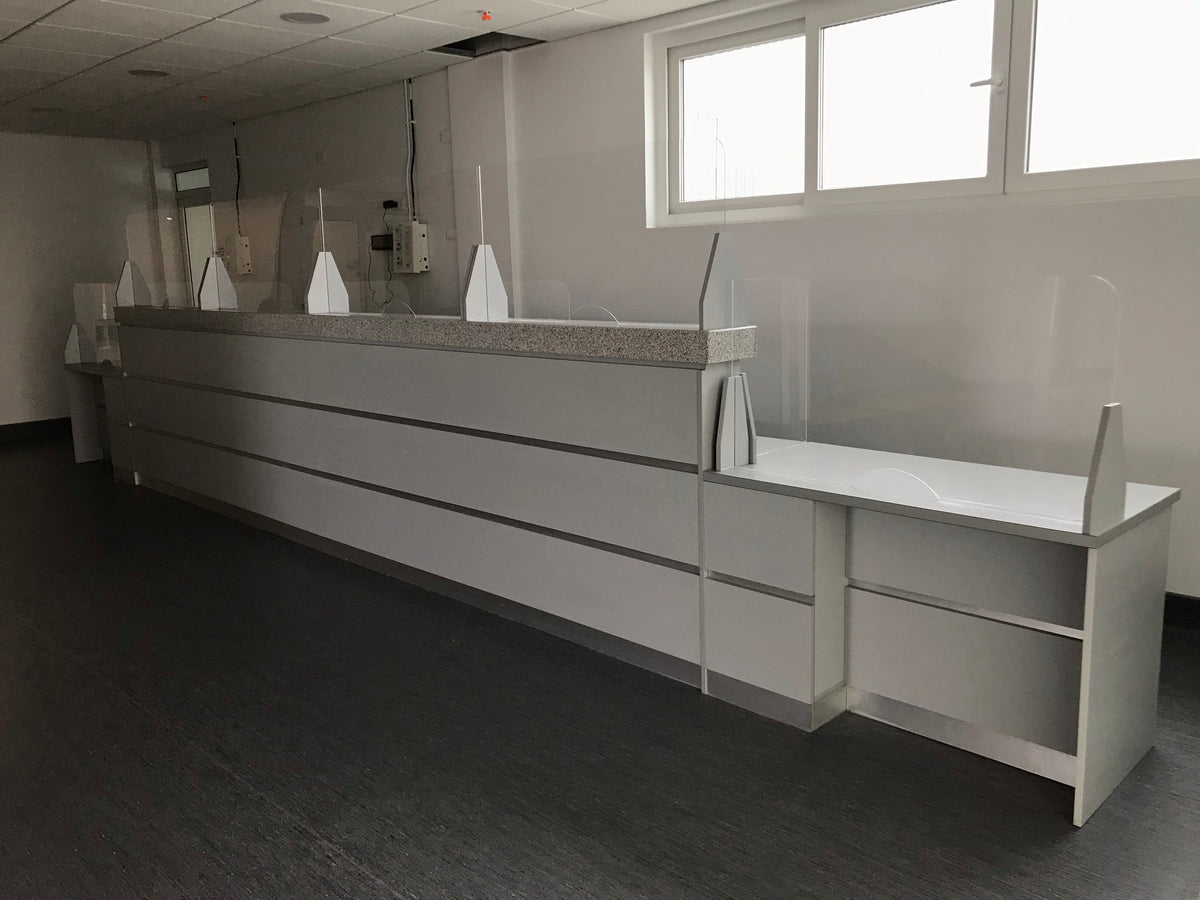 Mostrador de Recepción Modular Blanco con Separadores